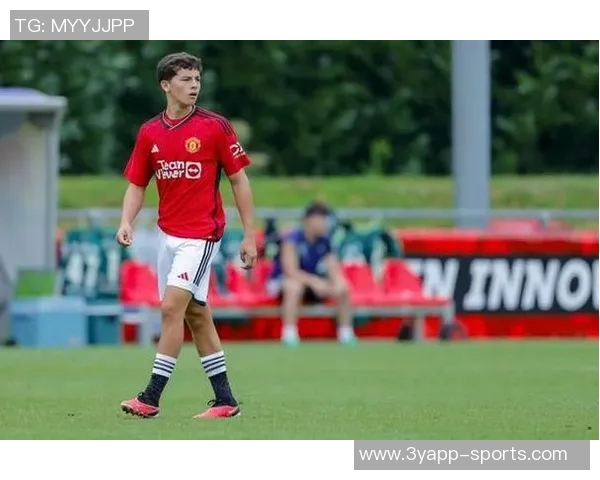 小将谢伊莱西随曼联一线队训练全力备战埃弗顿挑战赛